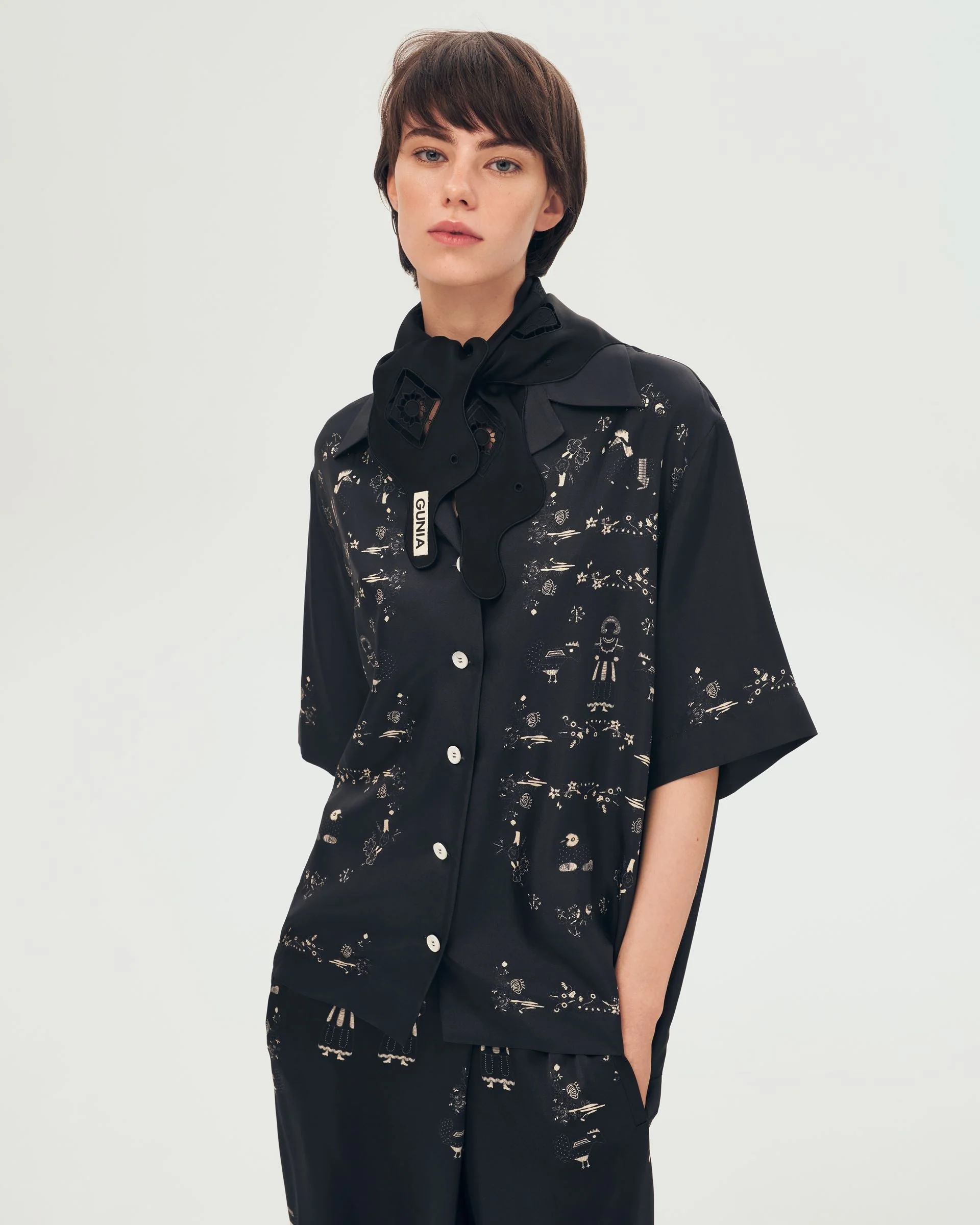 Black Viscose Vytynanka Headscarf - Image 3
