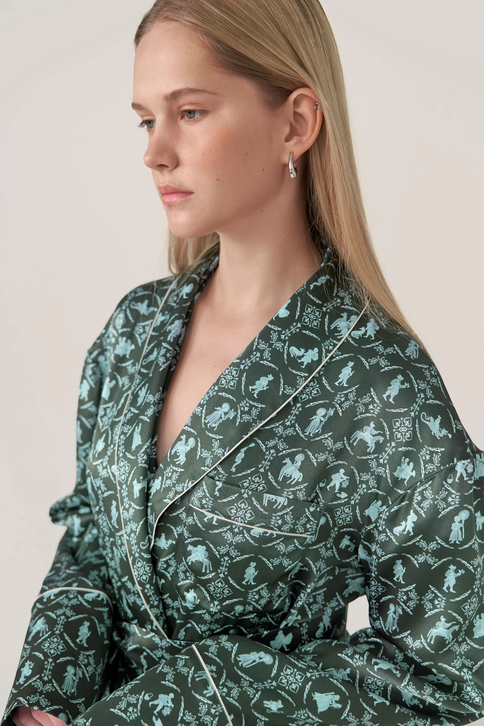 Long Silk Robe Vechornytsi in Dark - Image 3