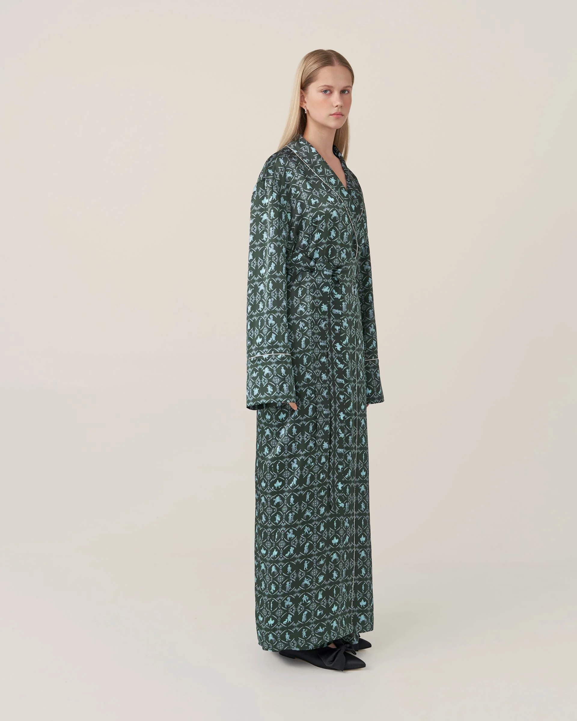 Long Silk Robe Vechornytsi in Dark - Image 4