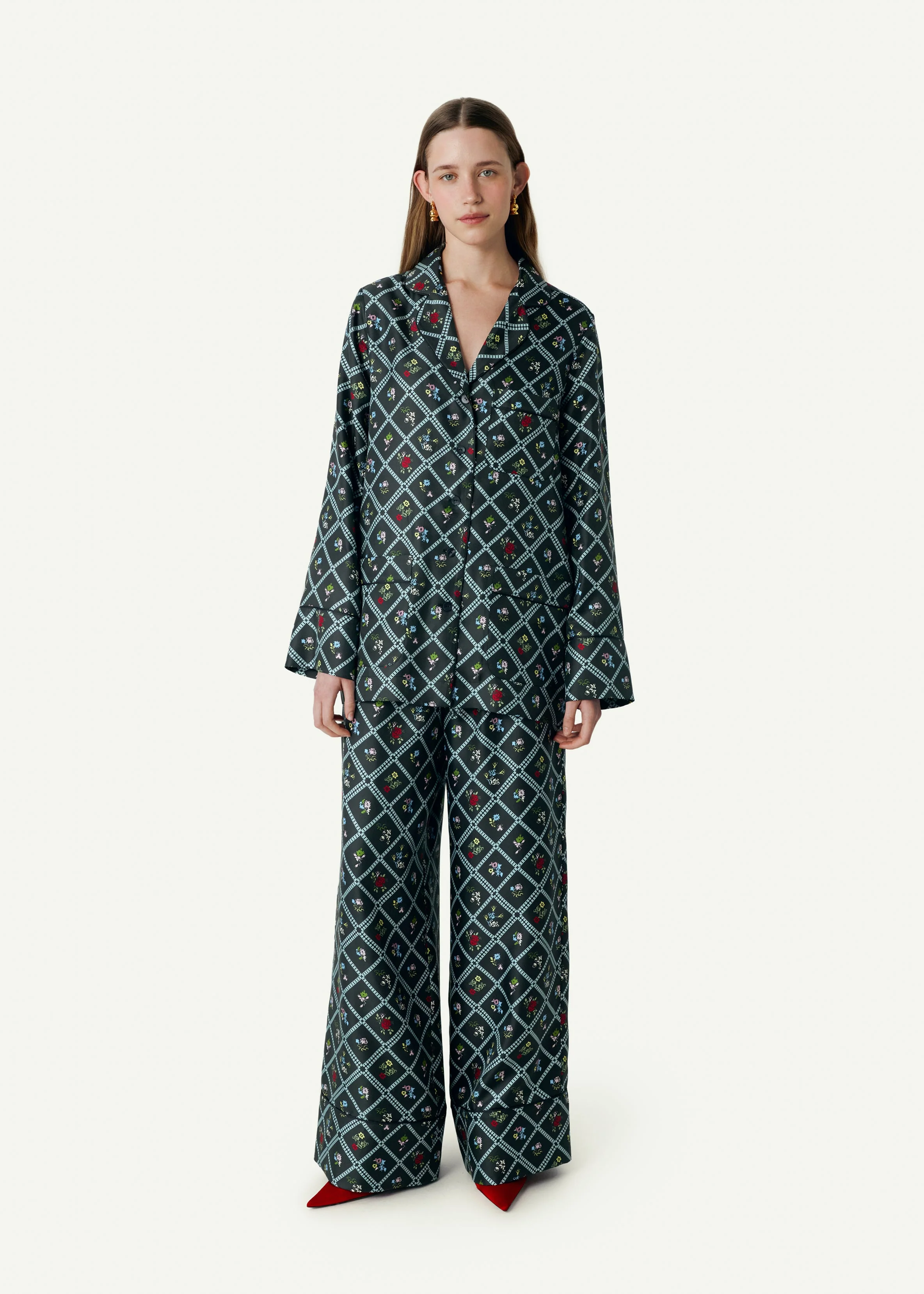 Silk Shirt in Ruzha Pattern in black - Image 2