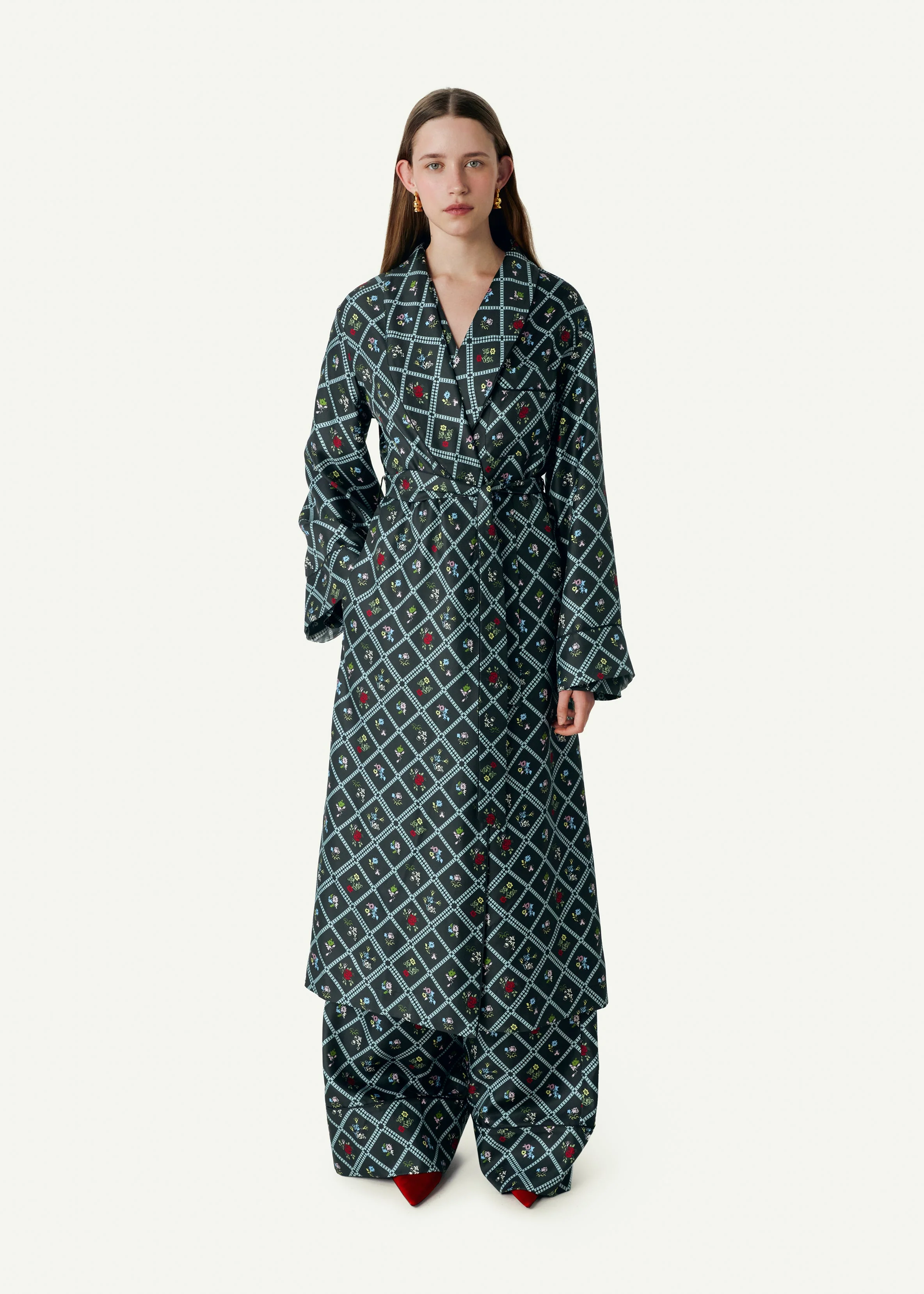 Silk Robe in Ruzha Pattern in black - Image 2