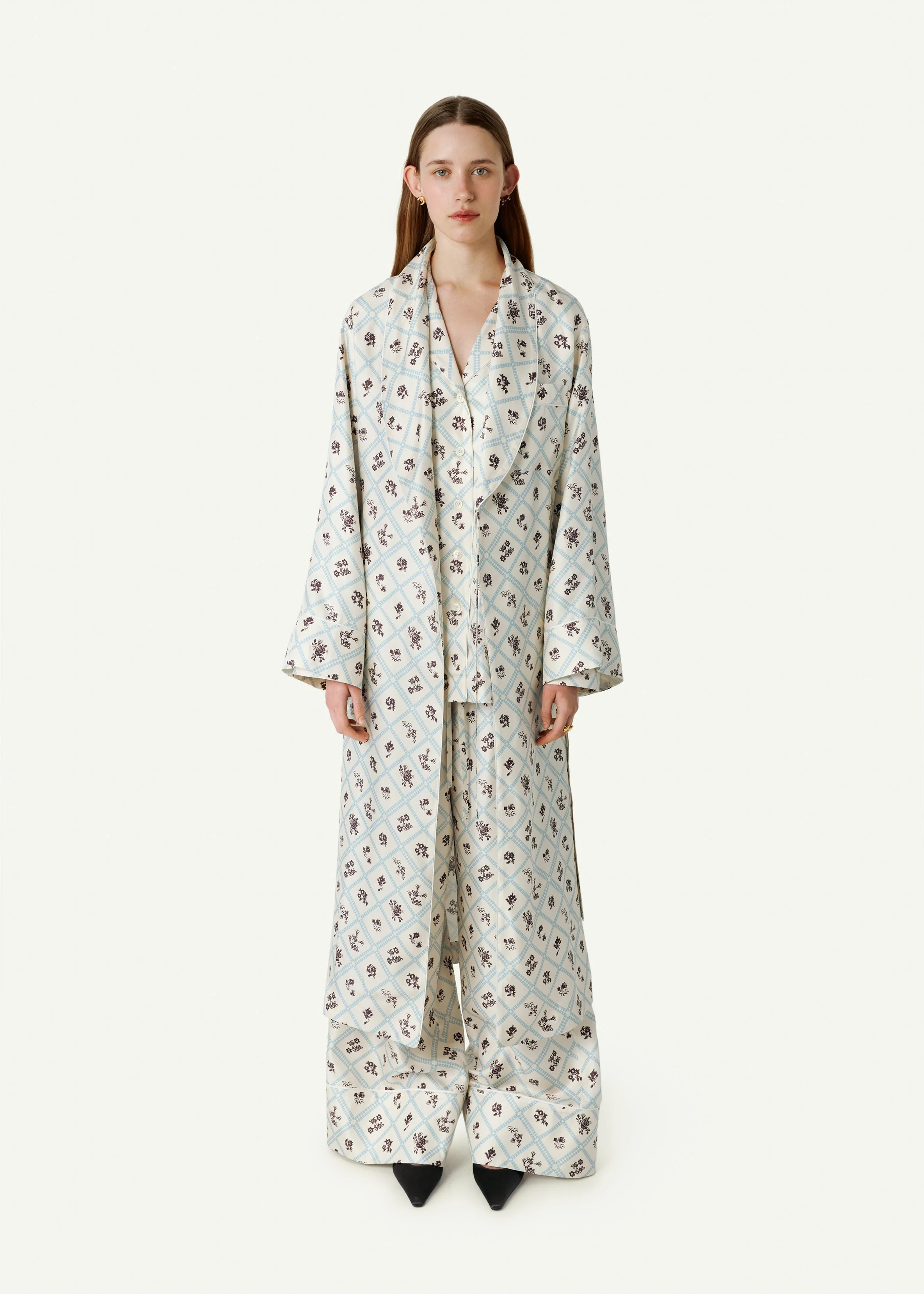 Silk Robe in Ruzha Pattern in milk - Image 2