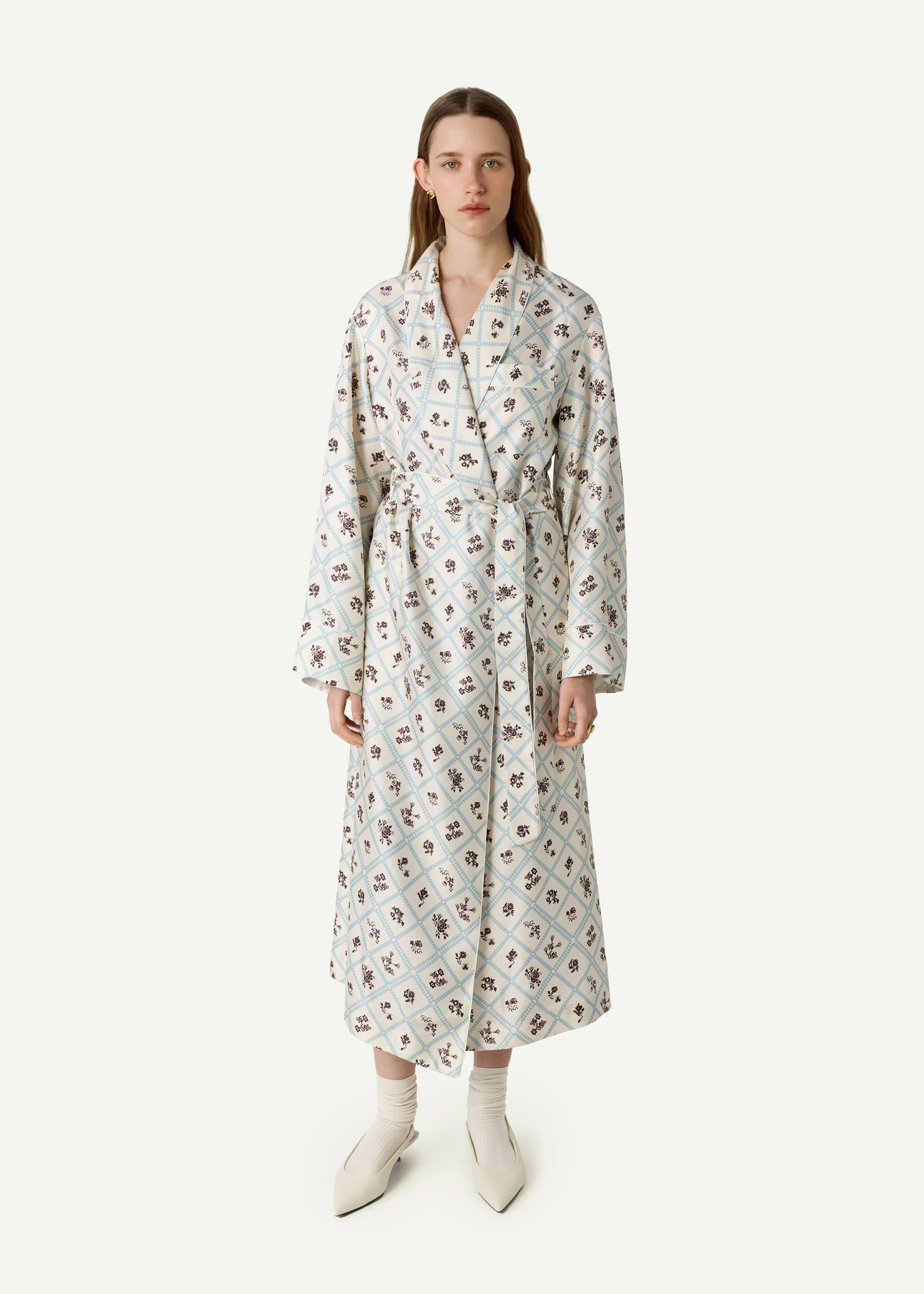 Silk Robe in Ruzha Pattern in milk - Image 4